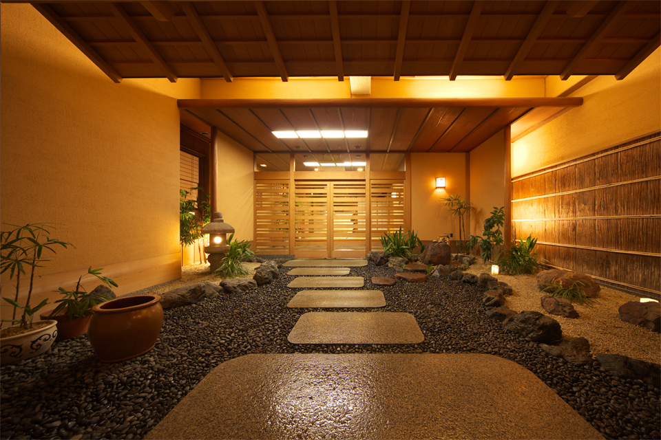 日本料理の空間で宴席を楽しむ